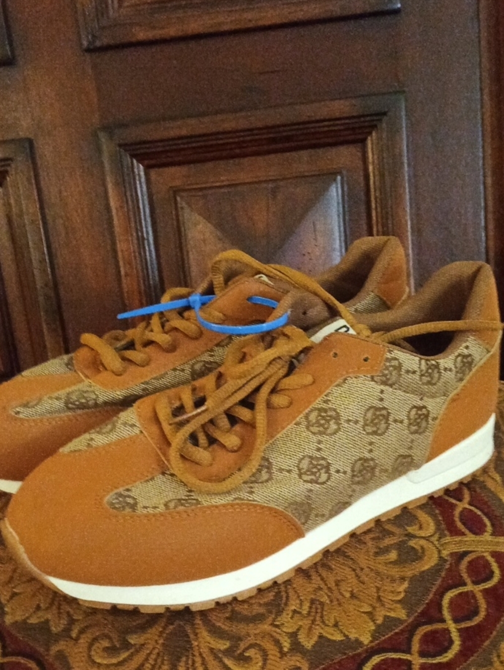 Womens Casual Designer Inspiree Canvas Sneakers in Tan Size 8.5